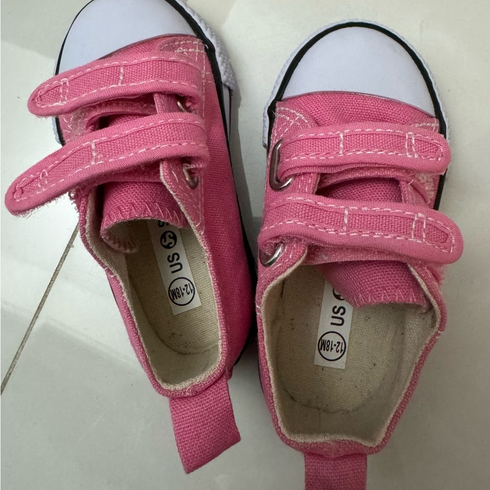 Converse pink baby girl sneakers